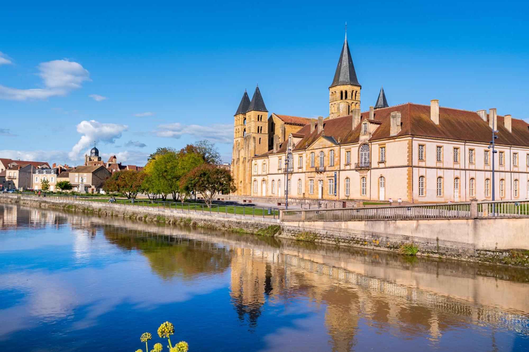 Duplex & Detente En Hyper-centre Avec Parking Prive Paray-le-Monial